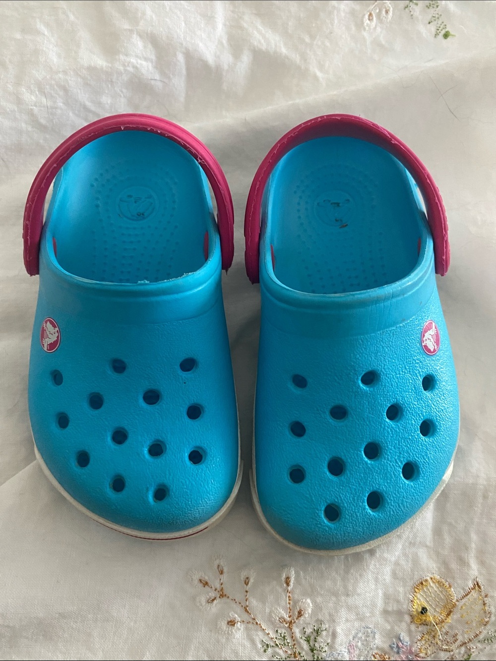 CROCS little Kids unisex Sky Blue Clog with Pink Heel Strap size C 6-7